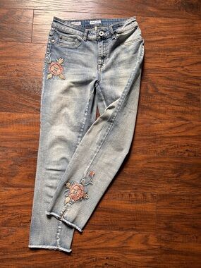Tribal Light Wash Rose Embroidered Cropped Jeans
